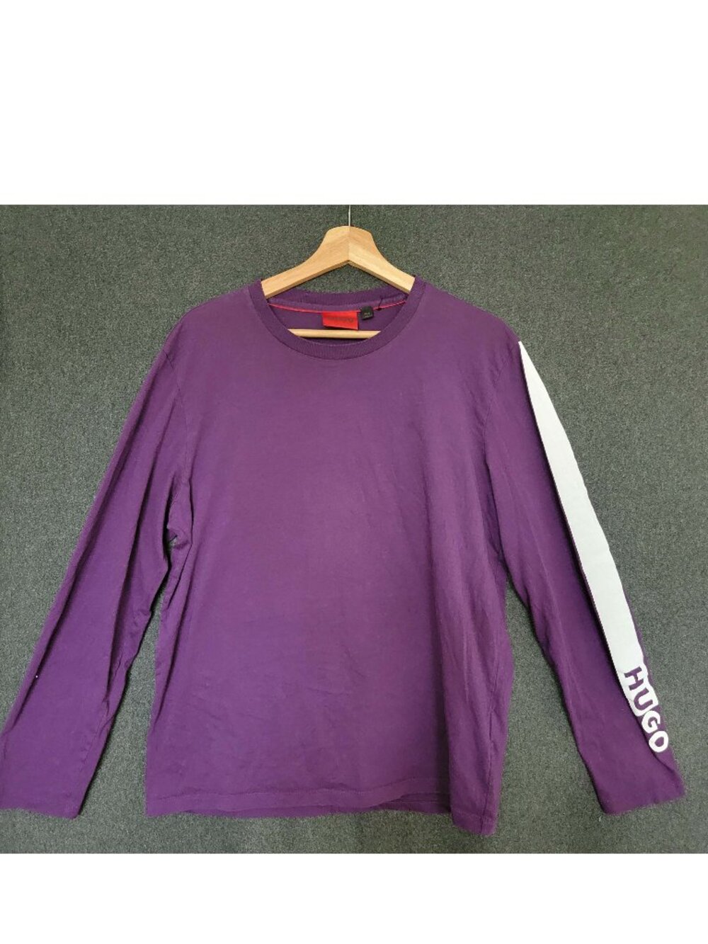 Hugo Purple Logo Tapered Sleeve T- Shirt Contemporary Quiet Luxury Streetwear M